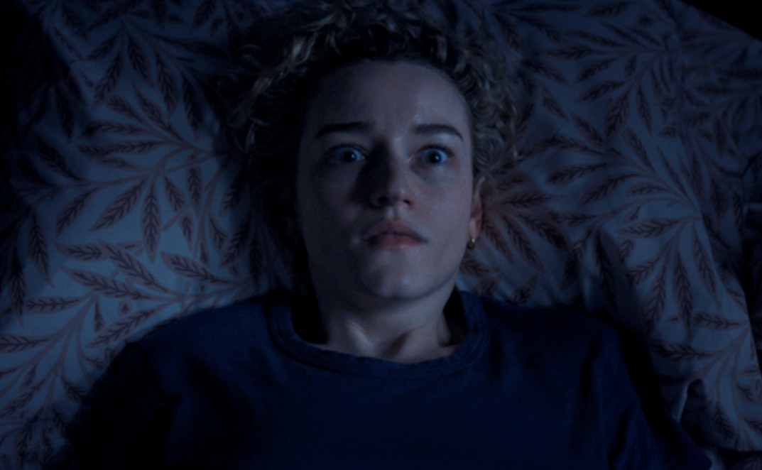 julia garner weapons