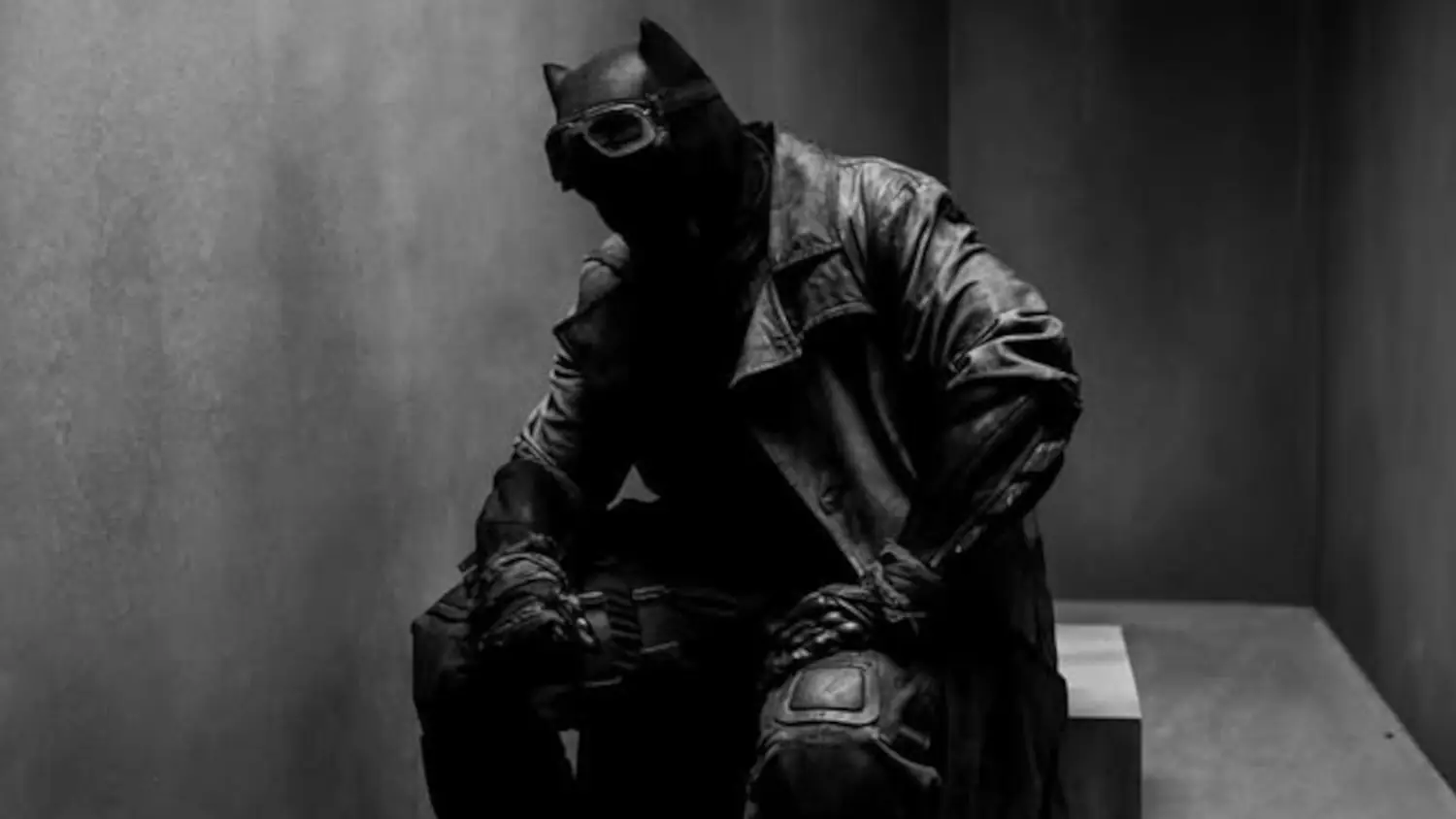Zack Snyder Shares New Ben Affleck Batman Image: ‘One Of My Favorites’