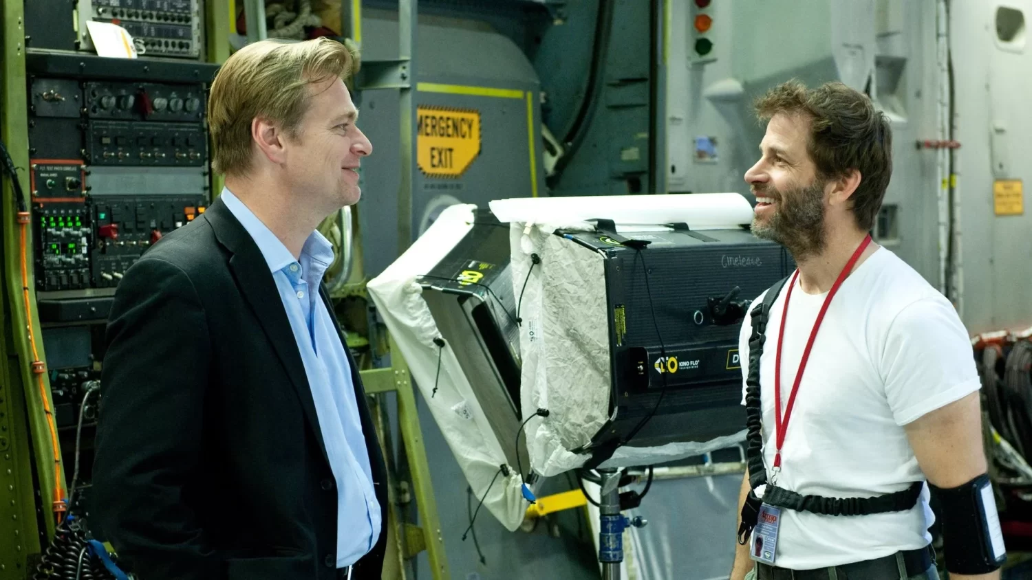 christopher nolan praises zack snyder saying hes influenced todays superhero and sci fi movies
