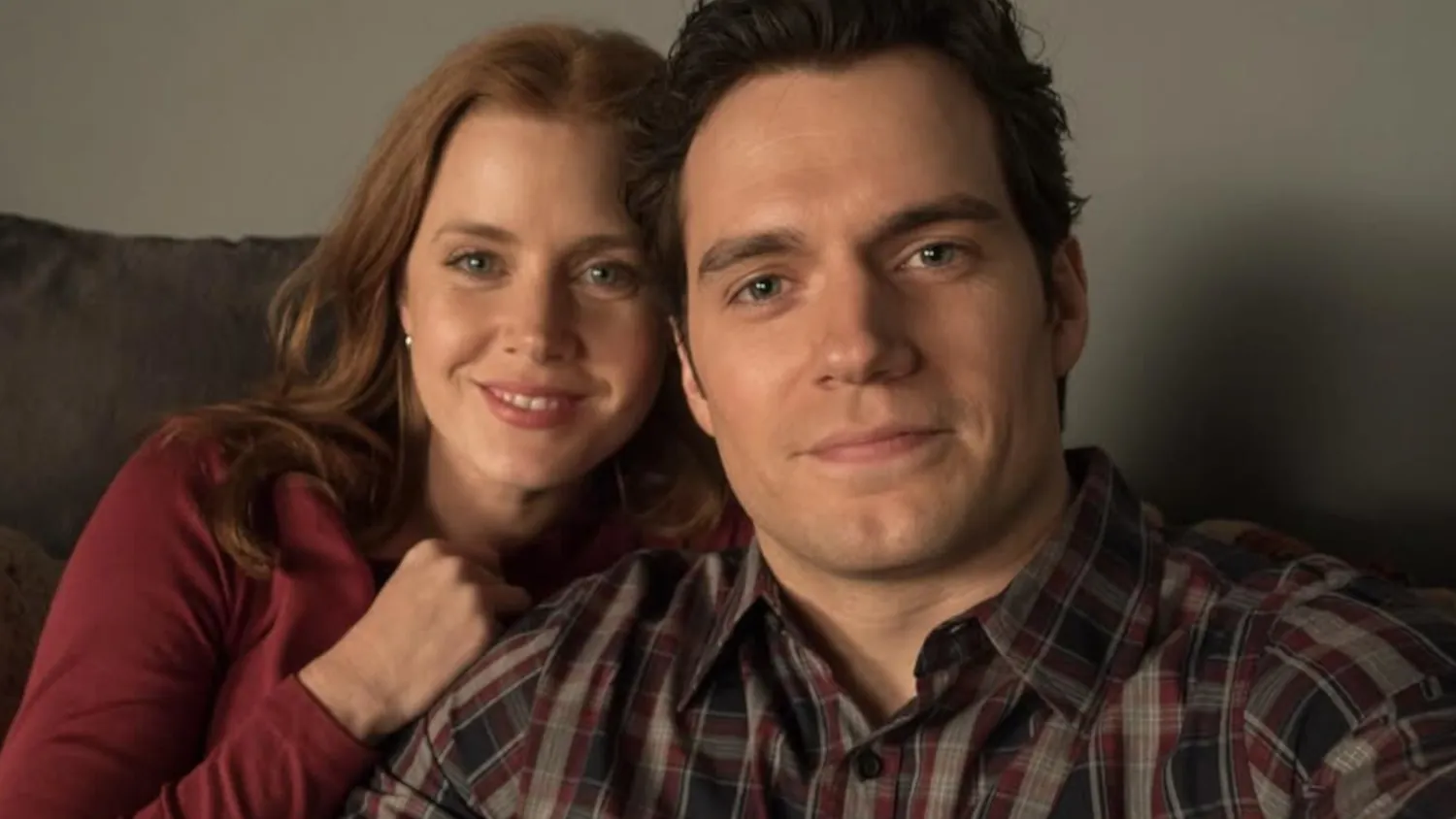 henry cavill amy adams clark kent photo snyder Henry Cavill Is Back as Clark Kent in New Zack Snyder Photo