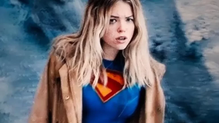 Supergirl CCXP Reveals First Look At Costume and Display
