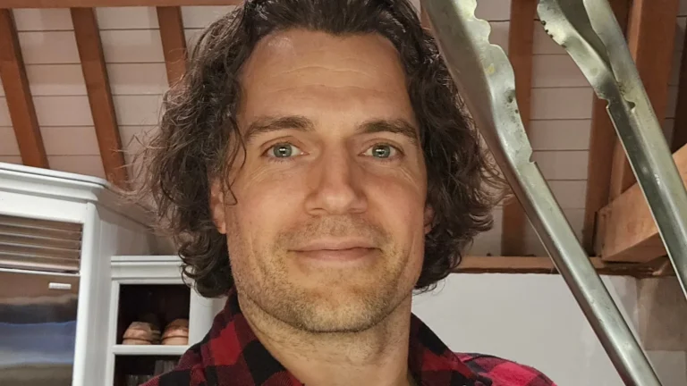 Henry Cavill Has A Great Time With Fans In Poland While Filming Highlander