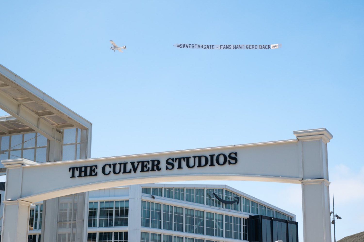 Save Stargate Fly Over 1